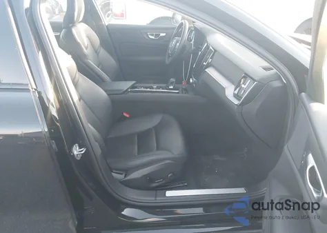 2024 Volvo S60 B5 Core Dark Theme z USA, uszkodzony, nr VIN 7JRL12FKXRG326683